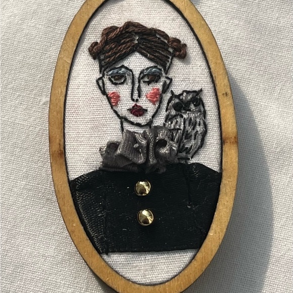 THE WIDOW’S OWL Embroidered Portrait Pendant - Picture 2 of 4